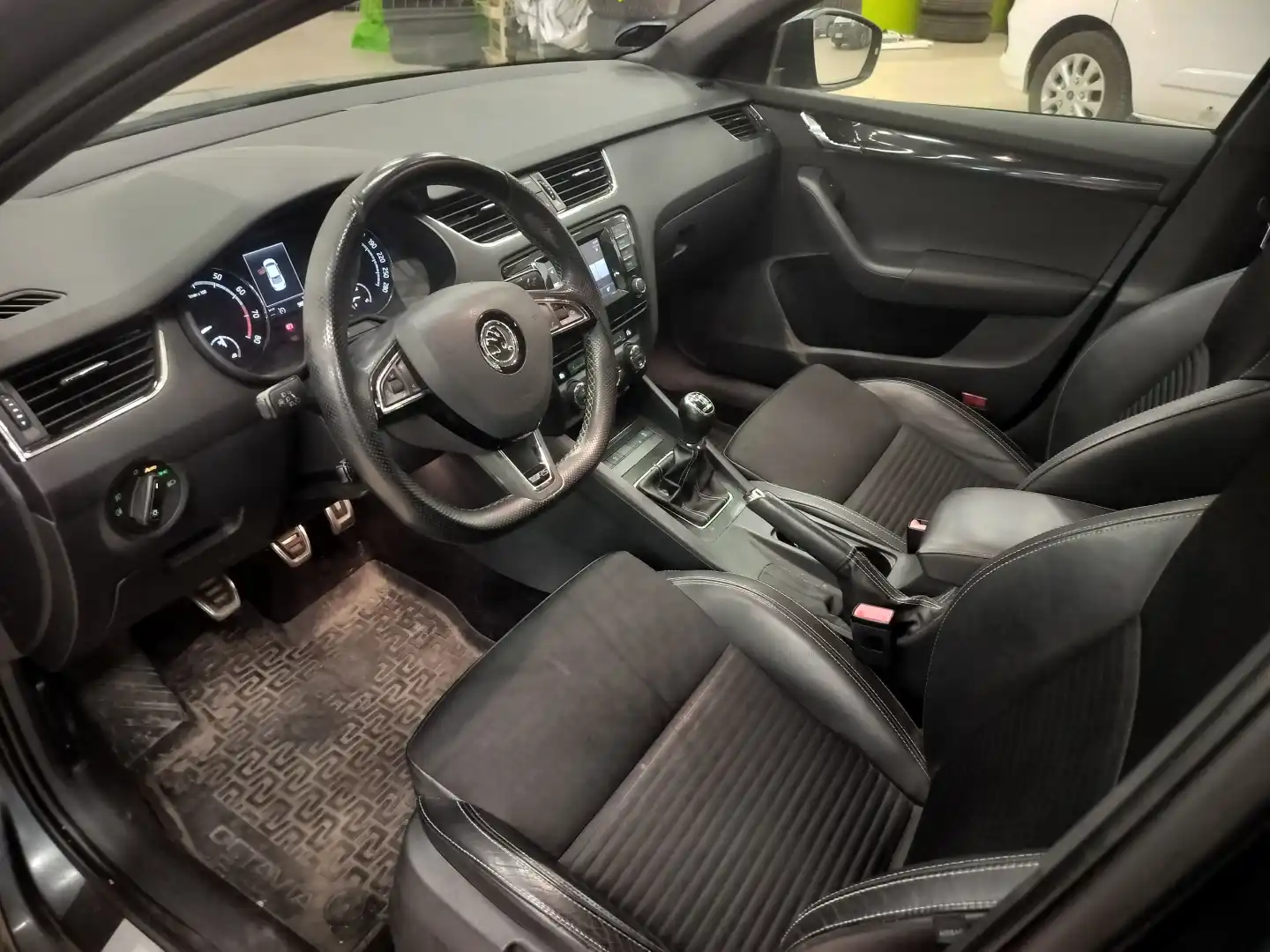 car-image