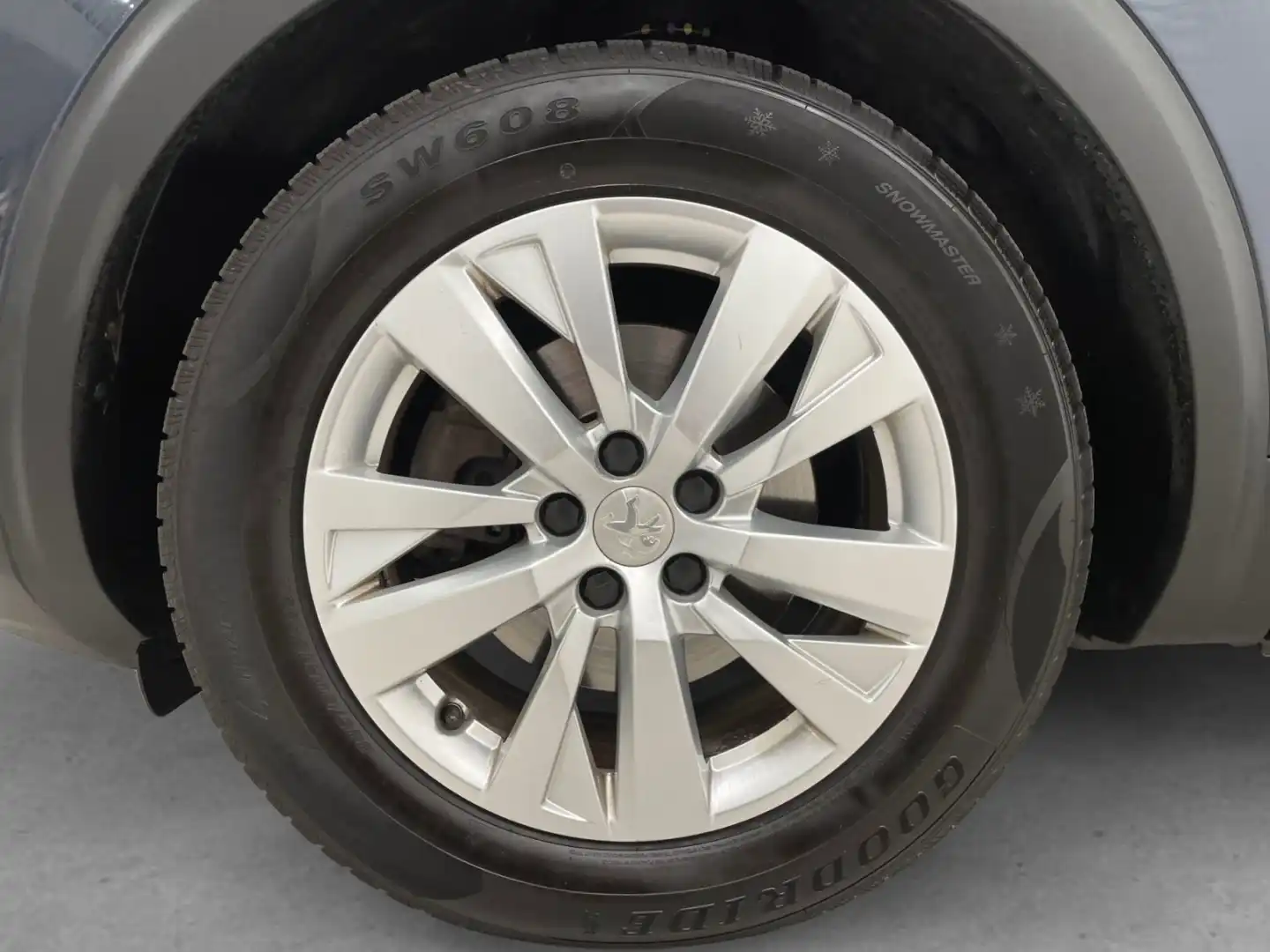 car-image