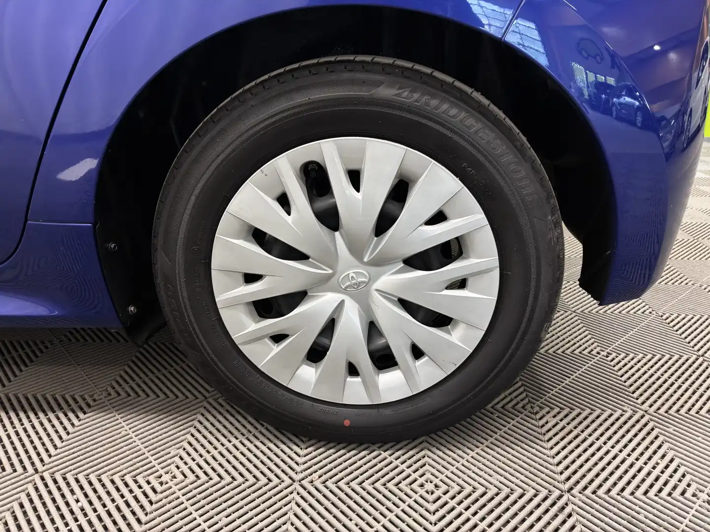 car-image