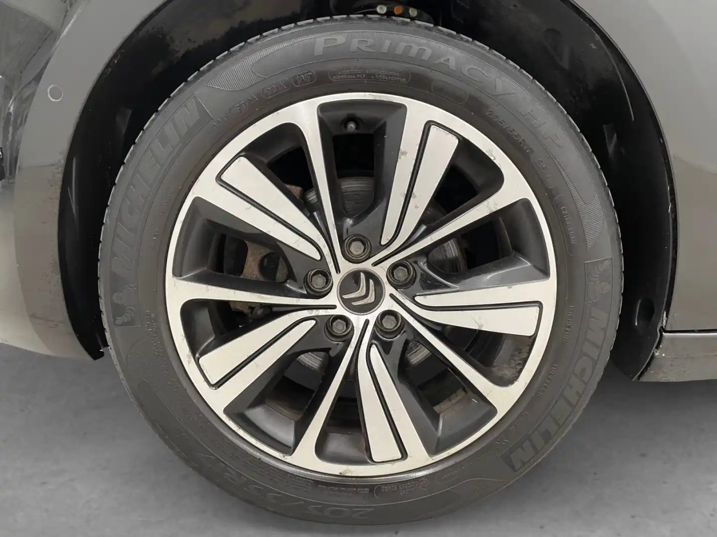 car-image