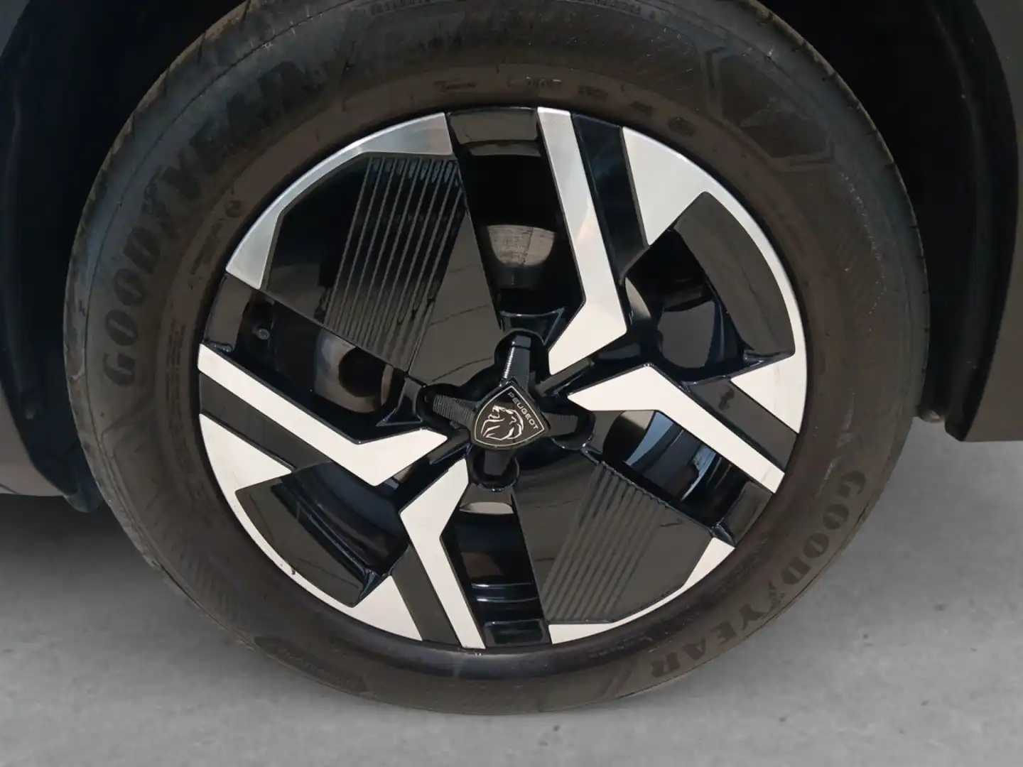 car-image
