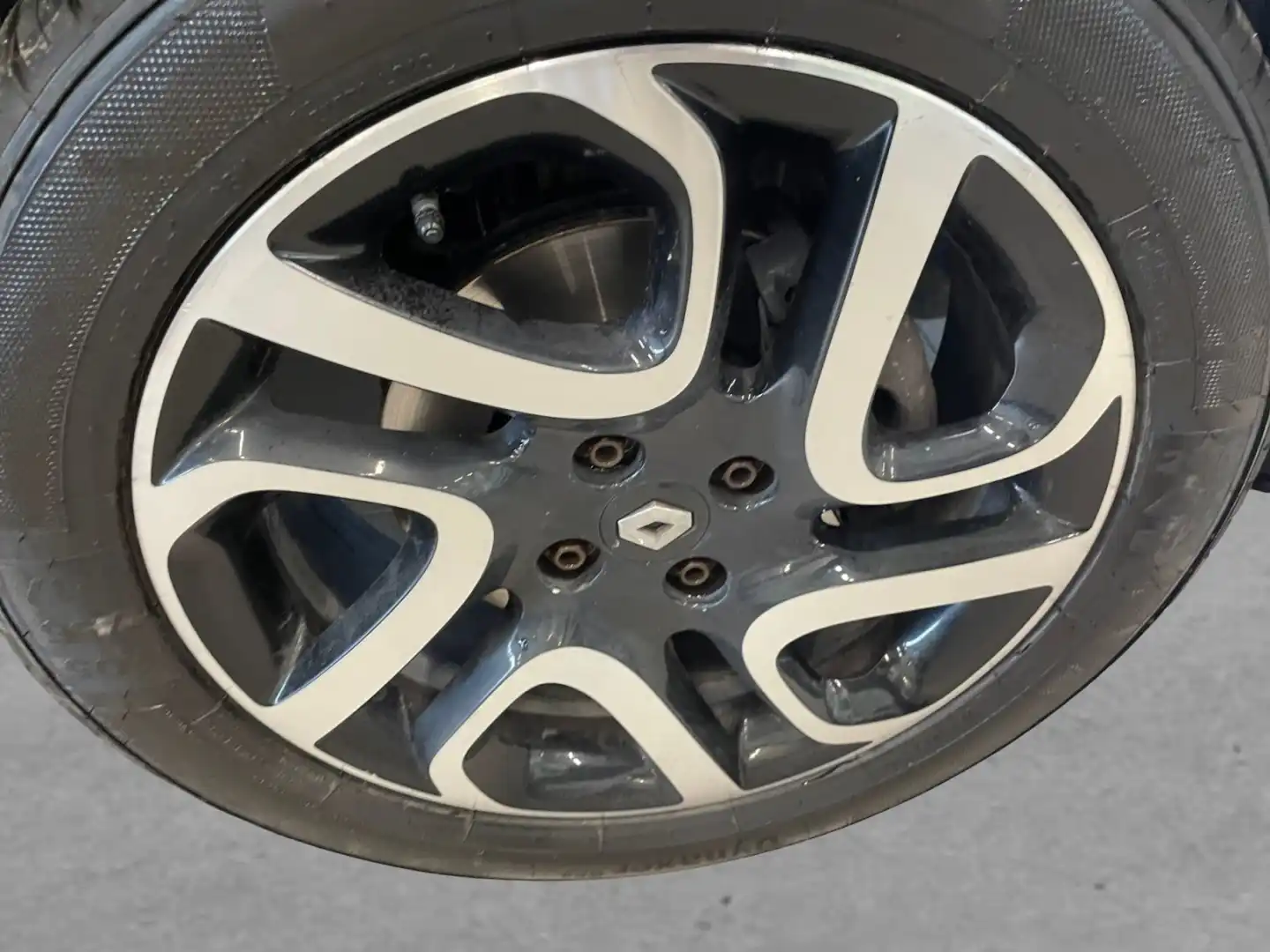 car-image