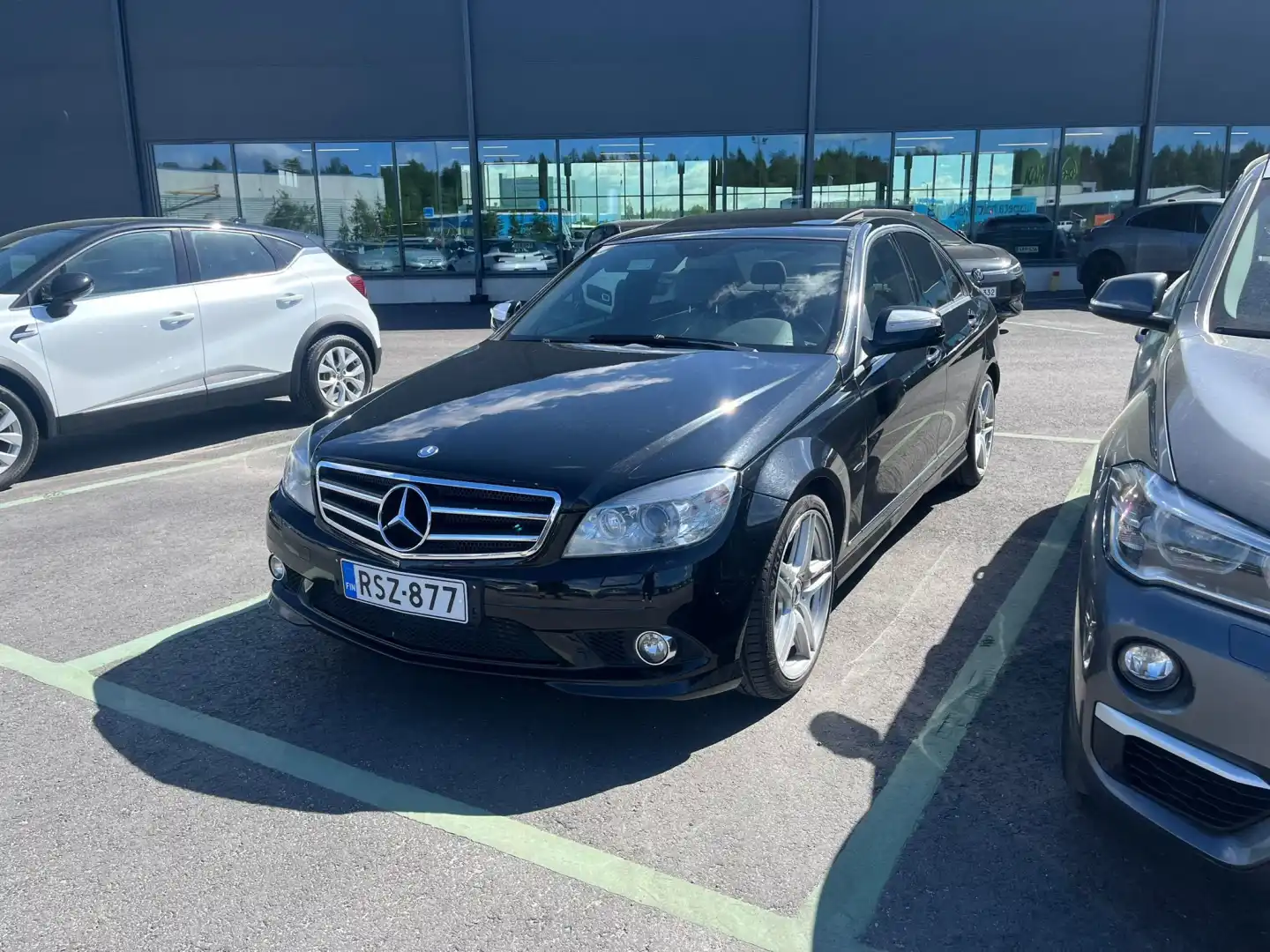car-image