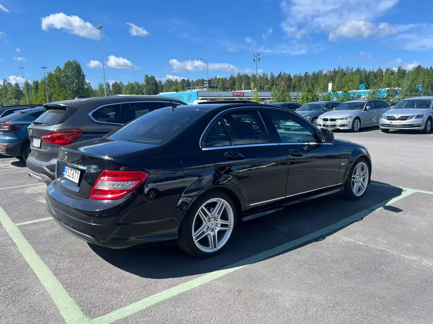 car-image