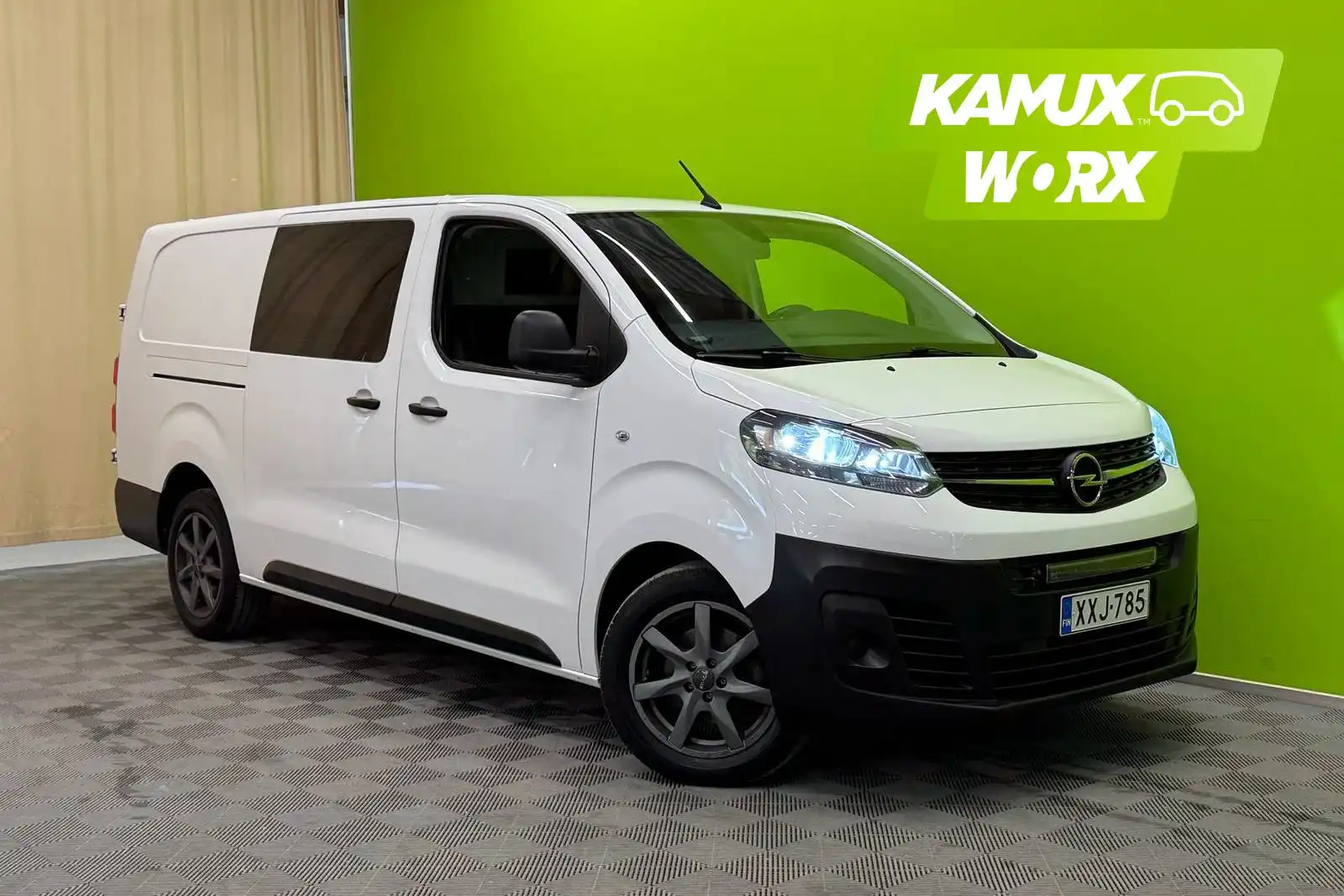 car-image