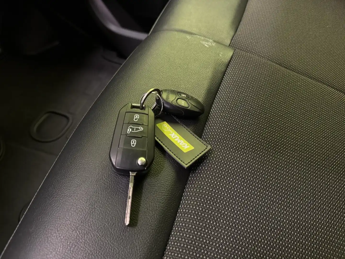 car-image