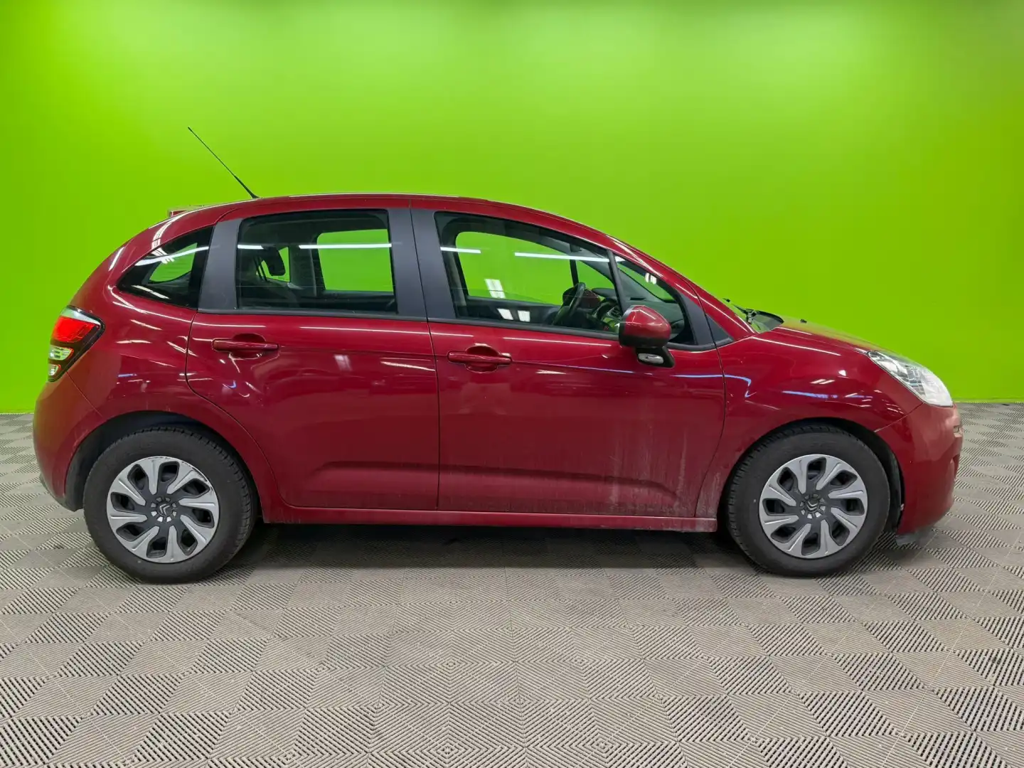 car-image
