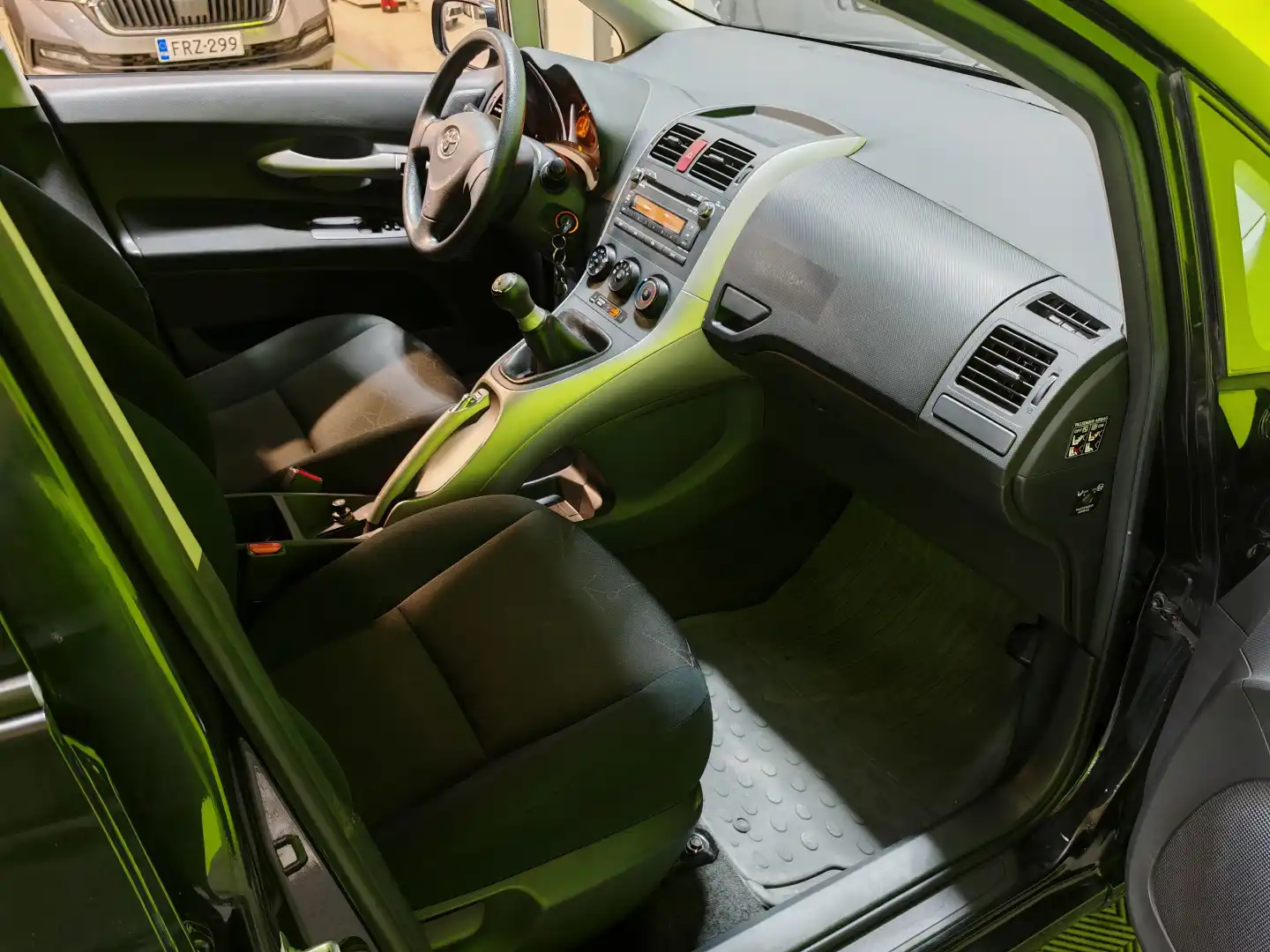 car-image