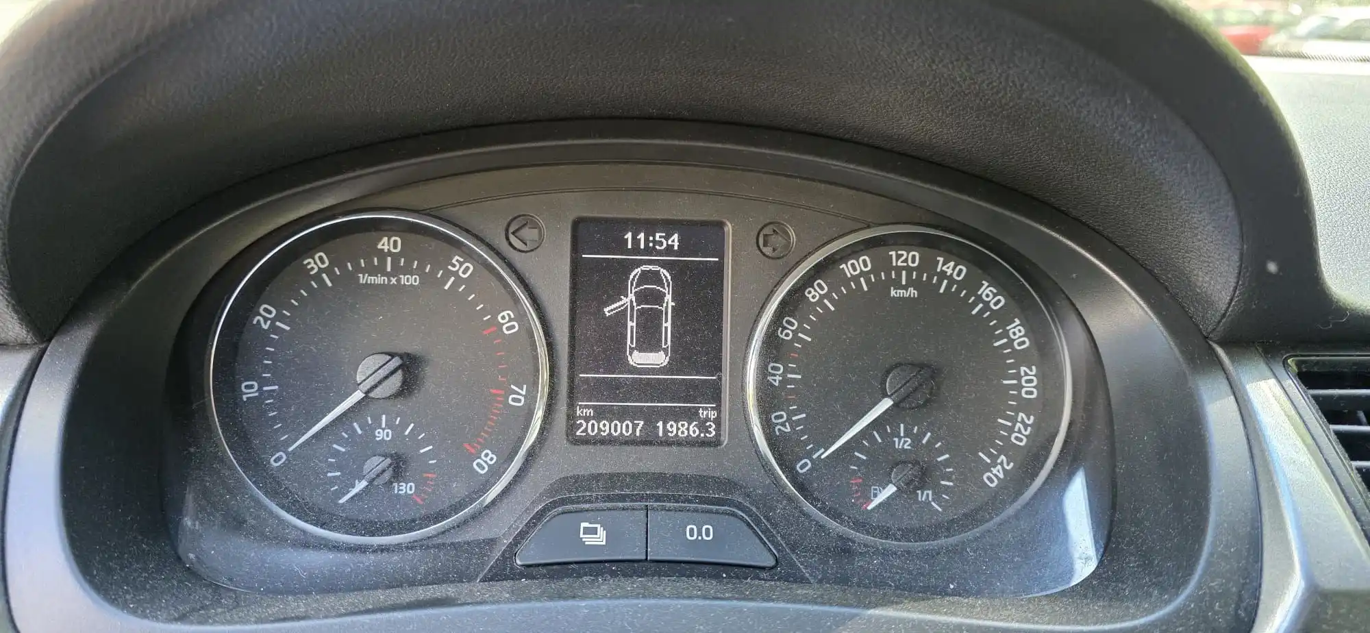 car-image