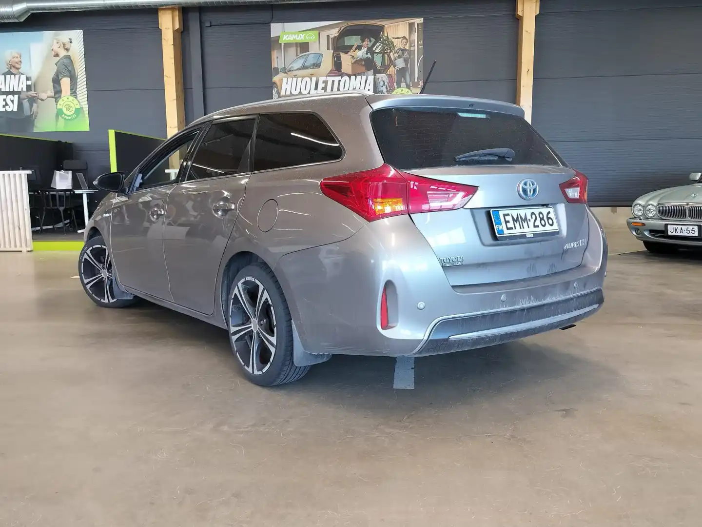car-image