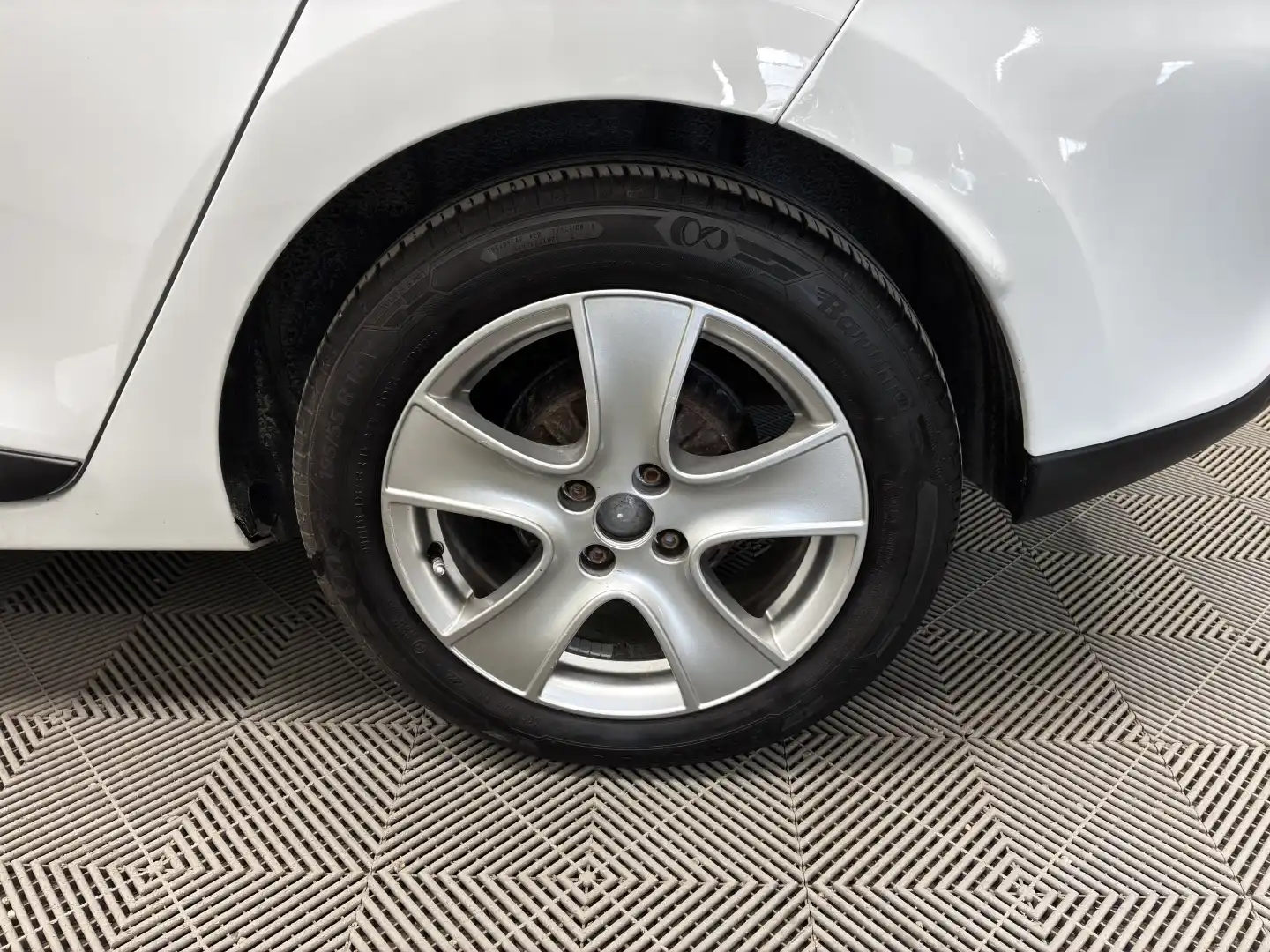 car-image