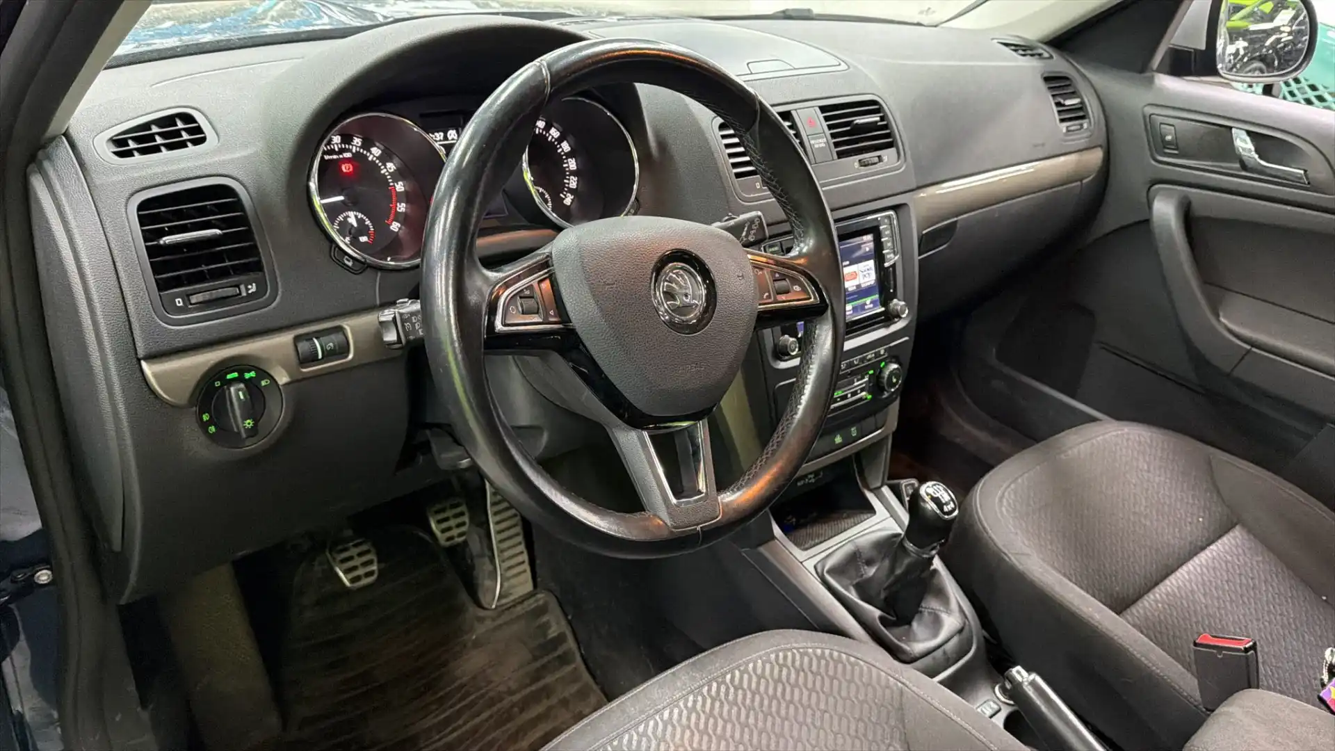 car-image