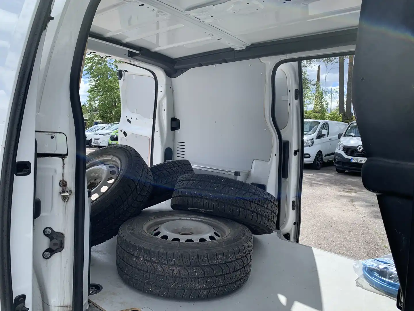 car-image