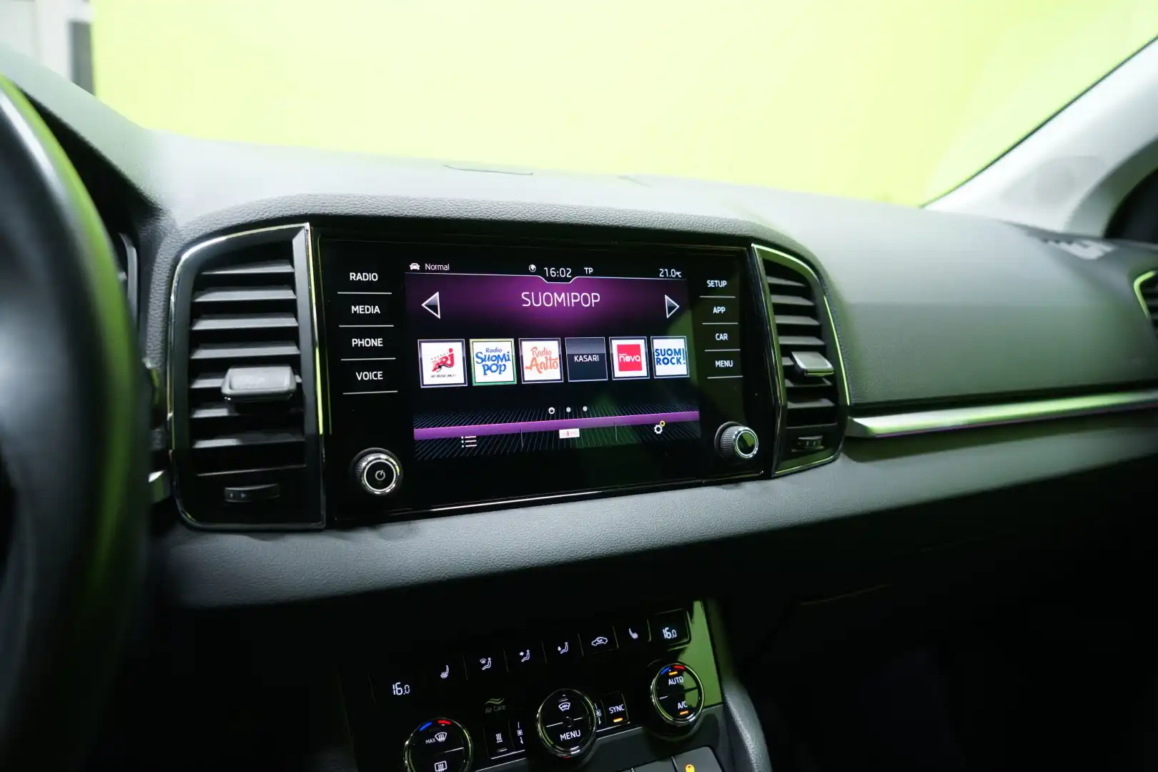 car-image