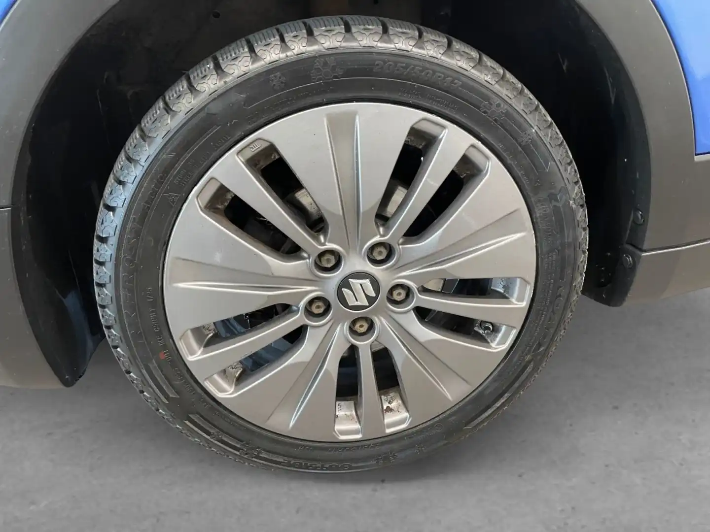 car-image