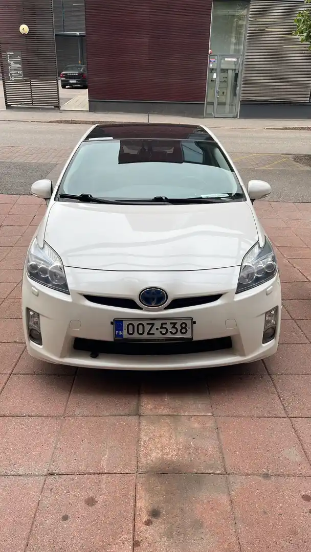 car-image