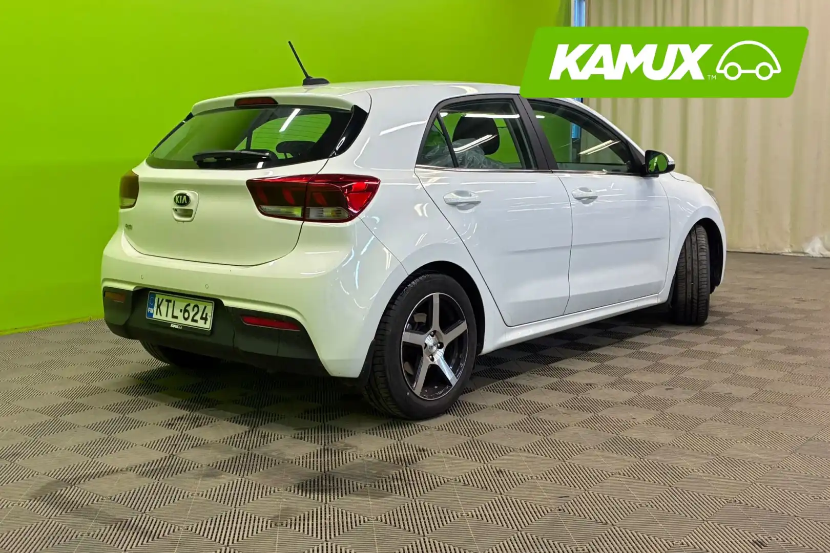 car-image