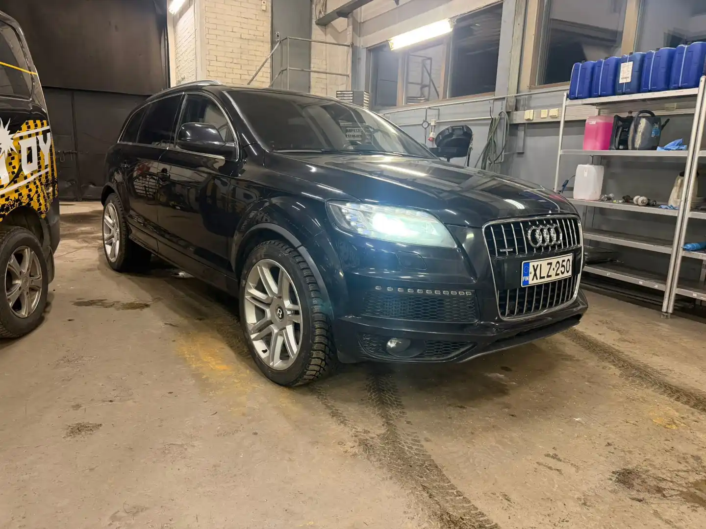 car-image