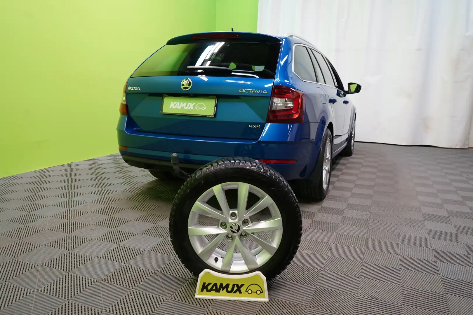 car-image