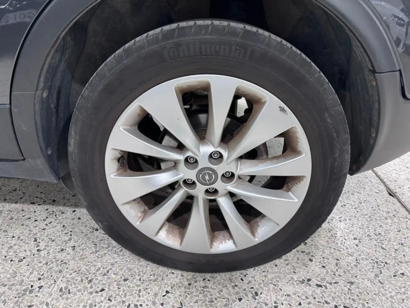 car-image