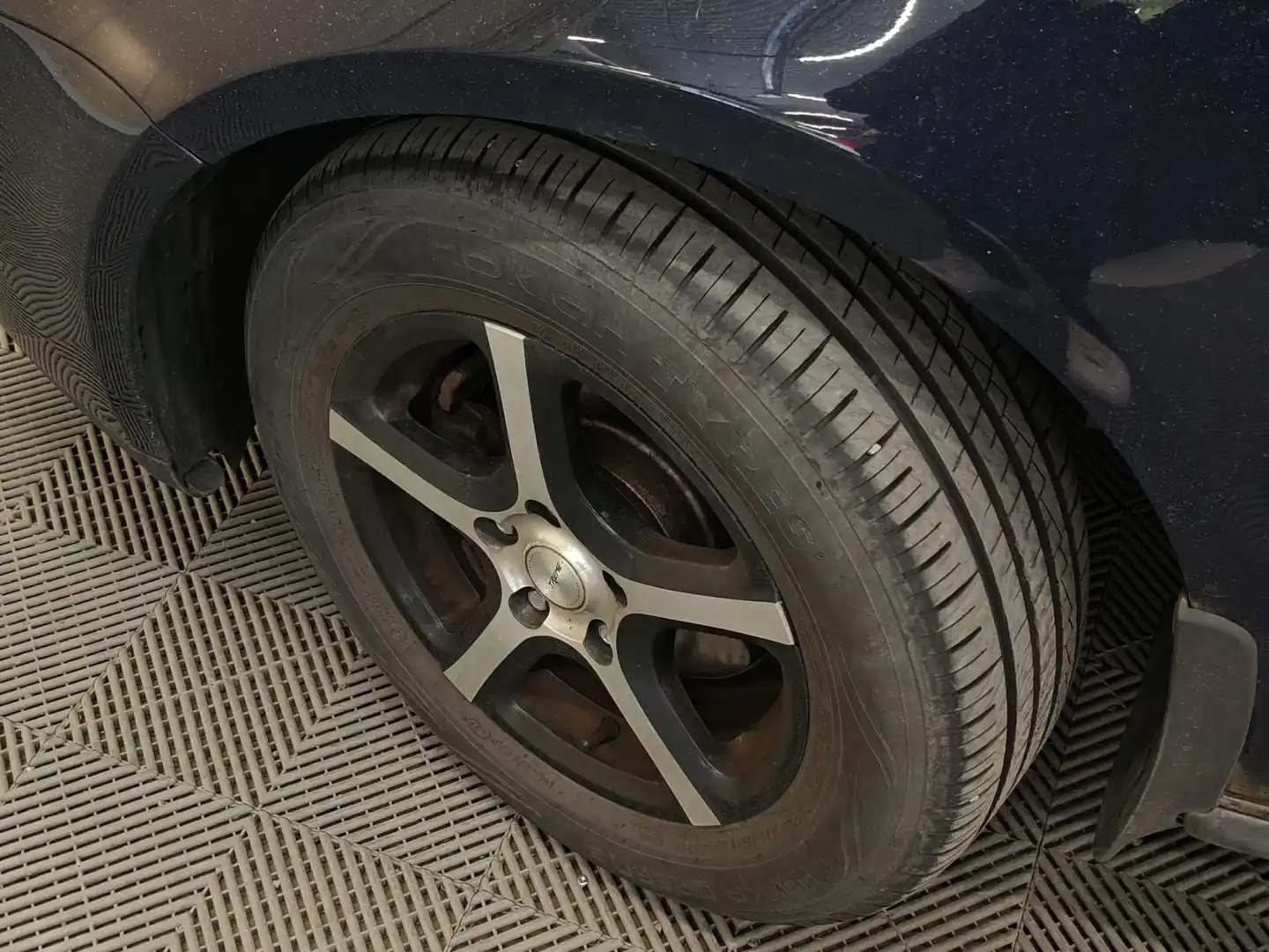 car-image