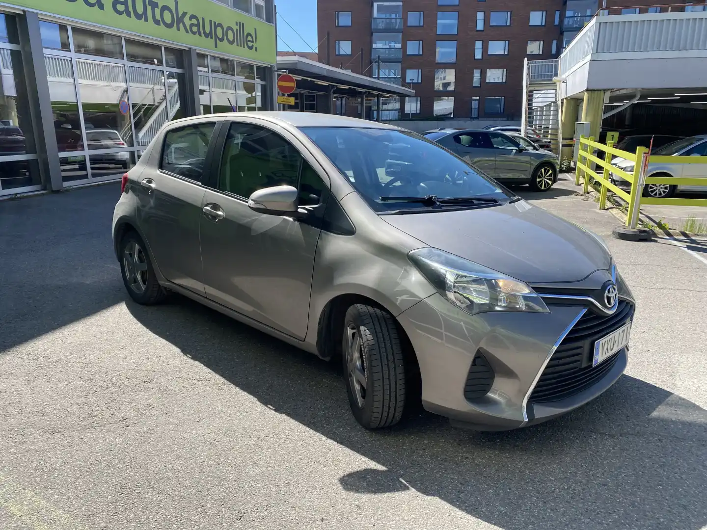 car-image
