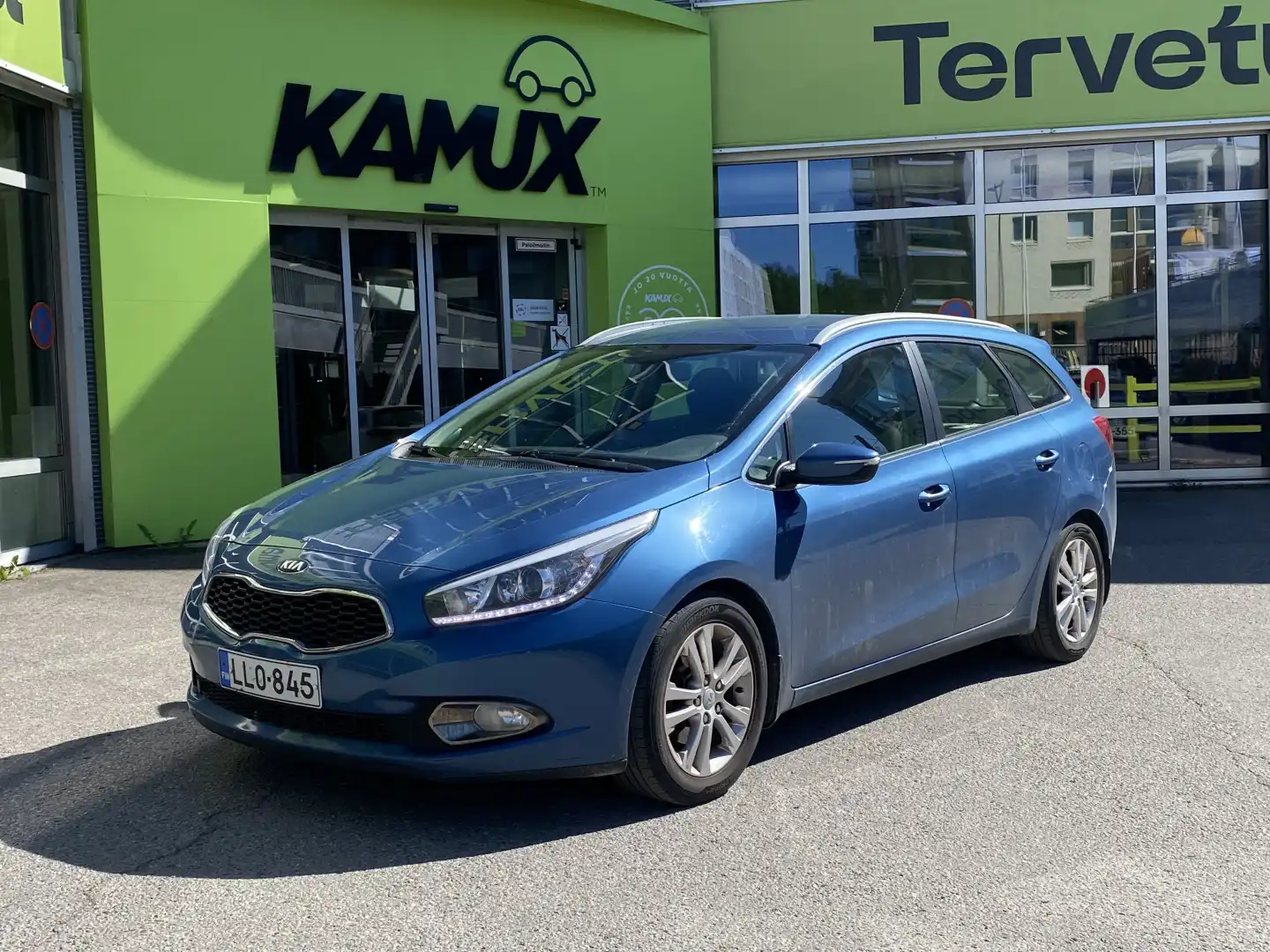 car-image