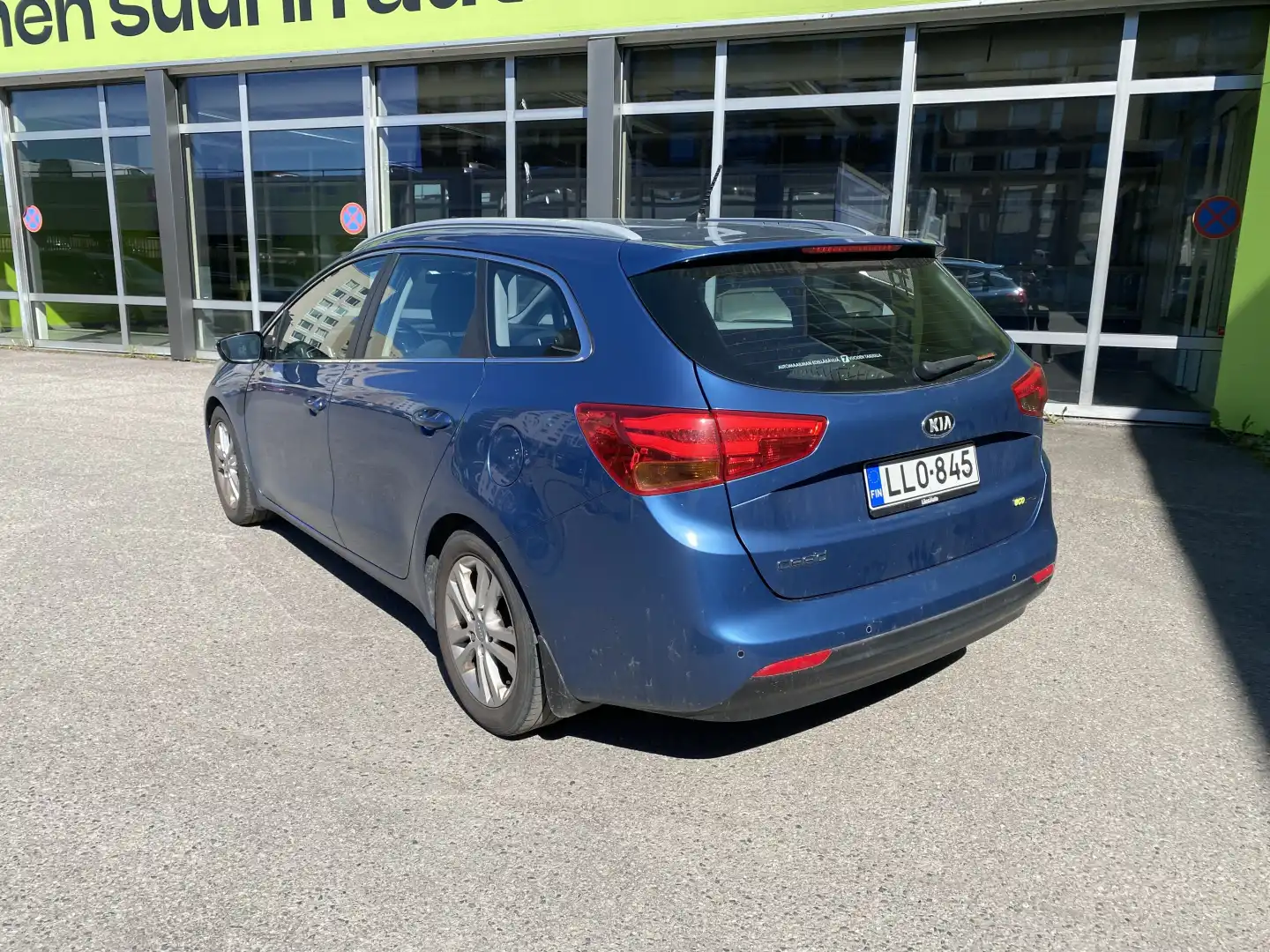 car-image
