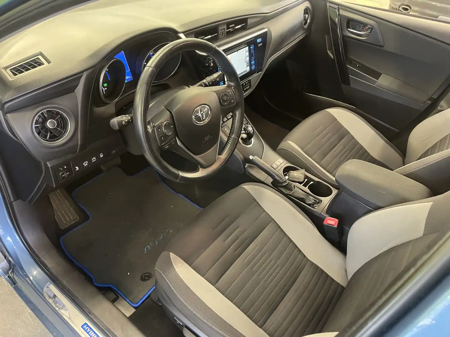car-image