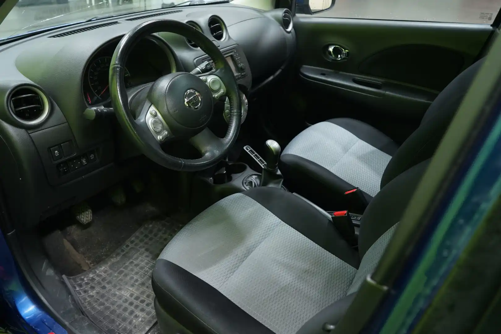 car-image