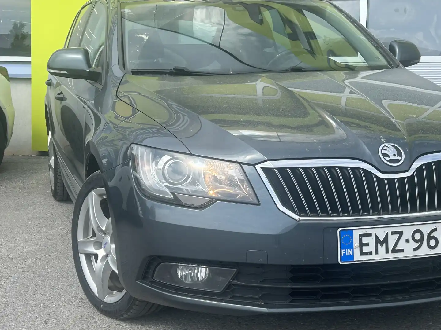 car-image