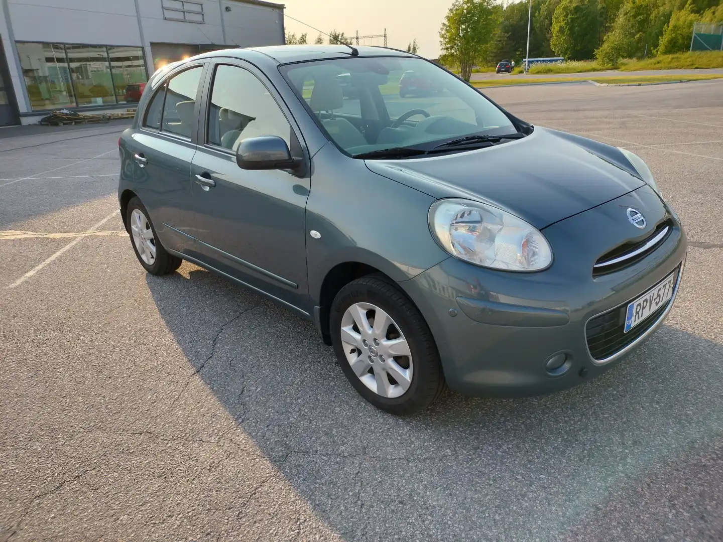 car-image