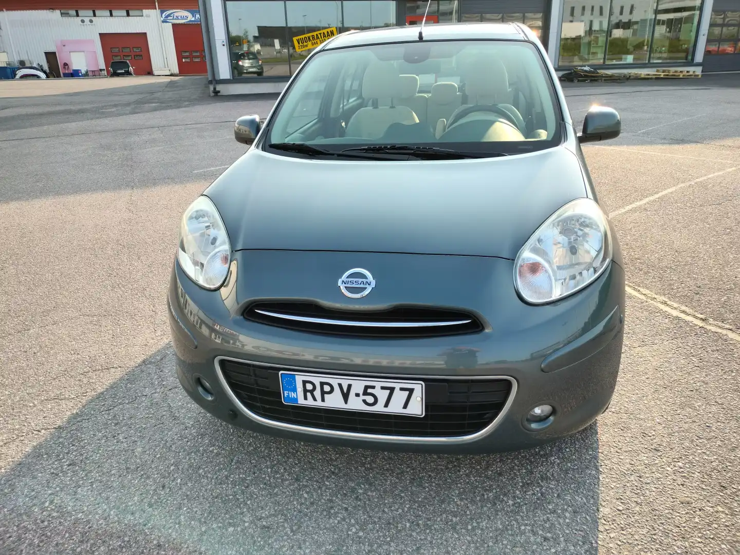 car-image