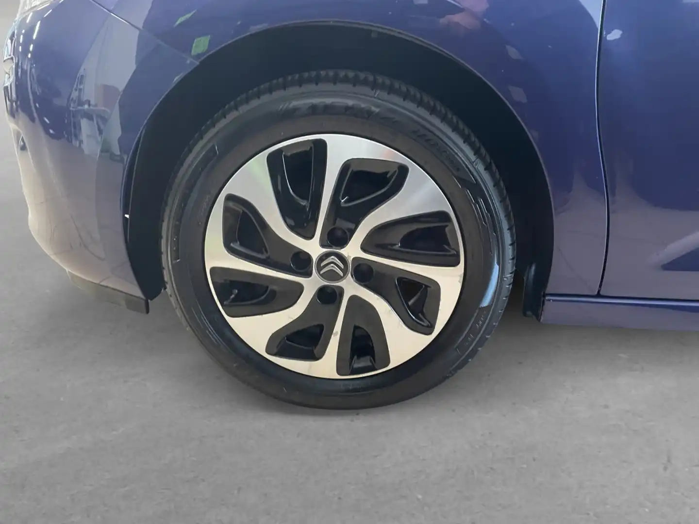 car-image