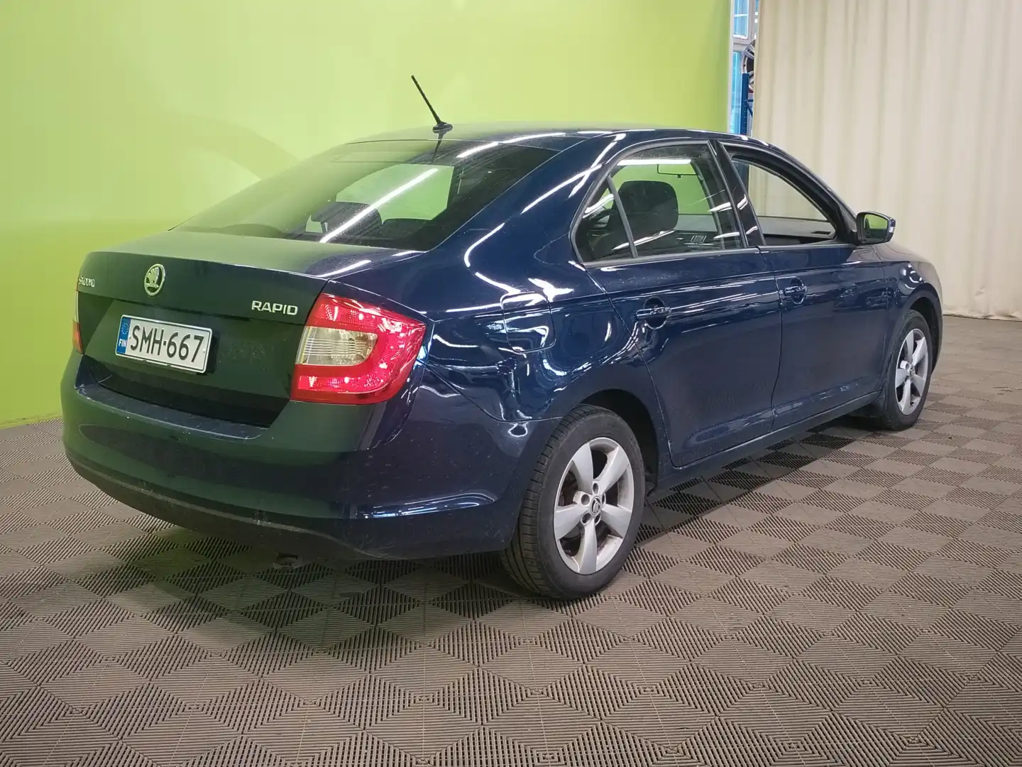 car-image