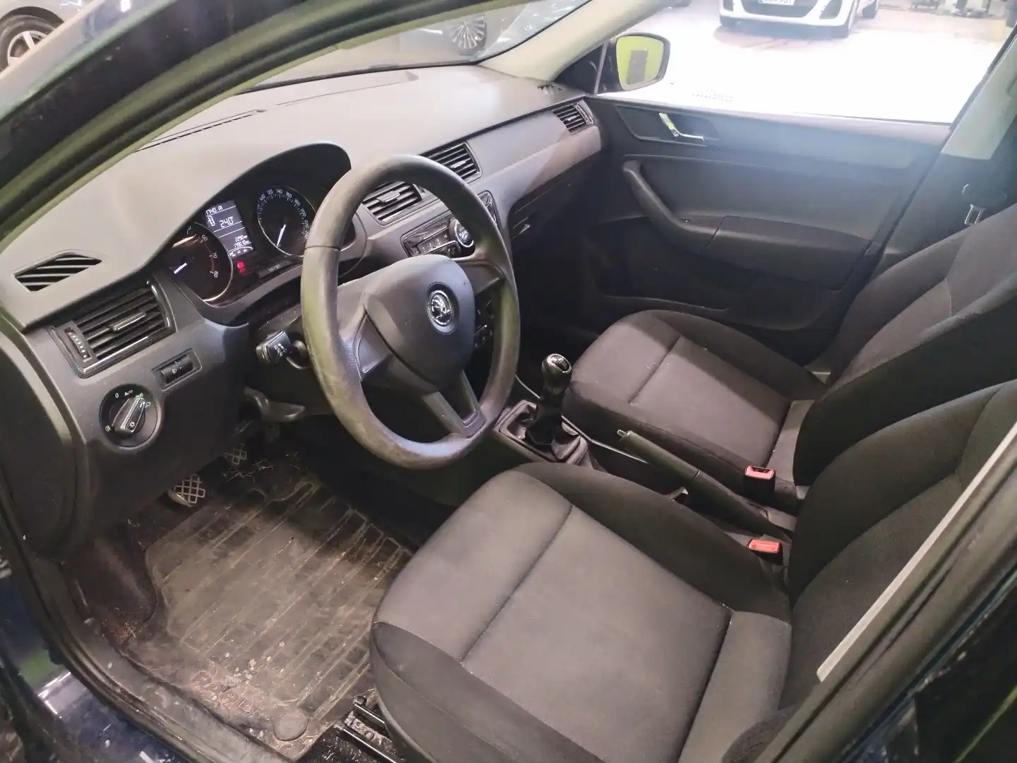 car-image
