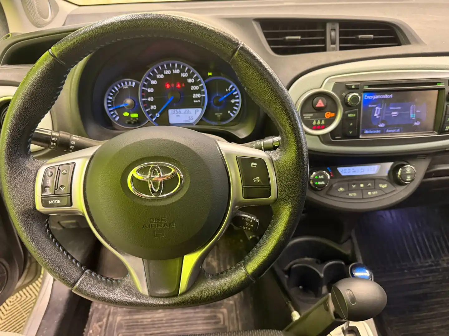 car-image