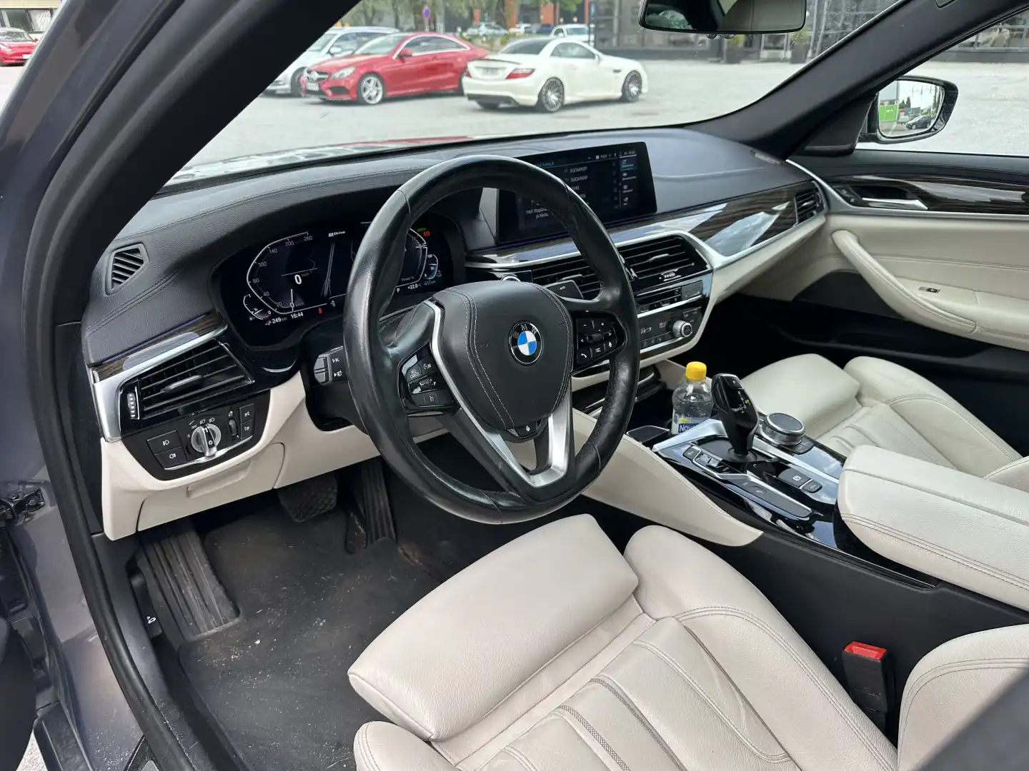 car-image