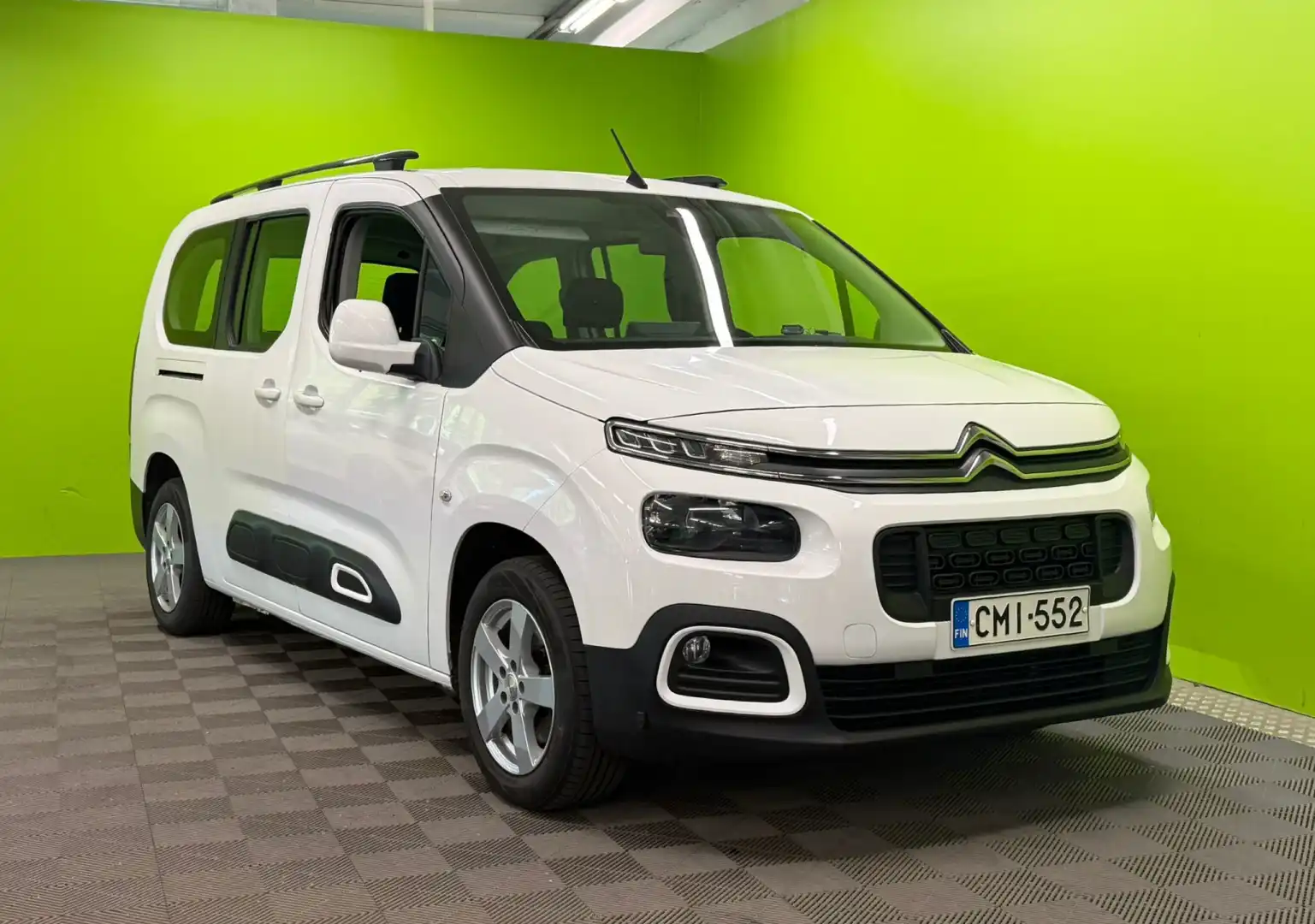 car-image