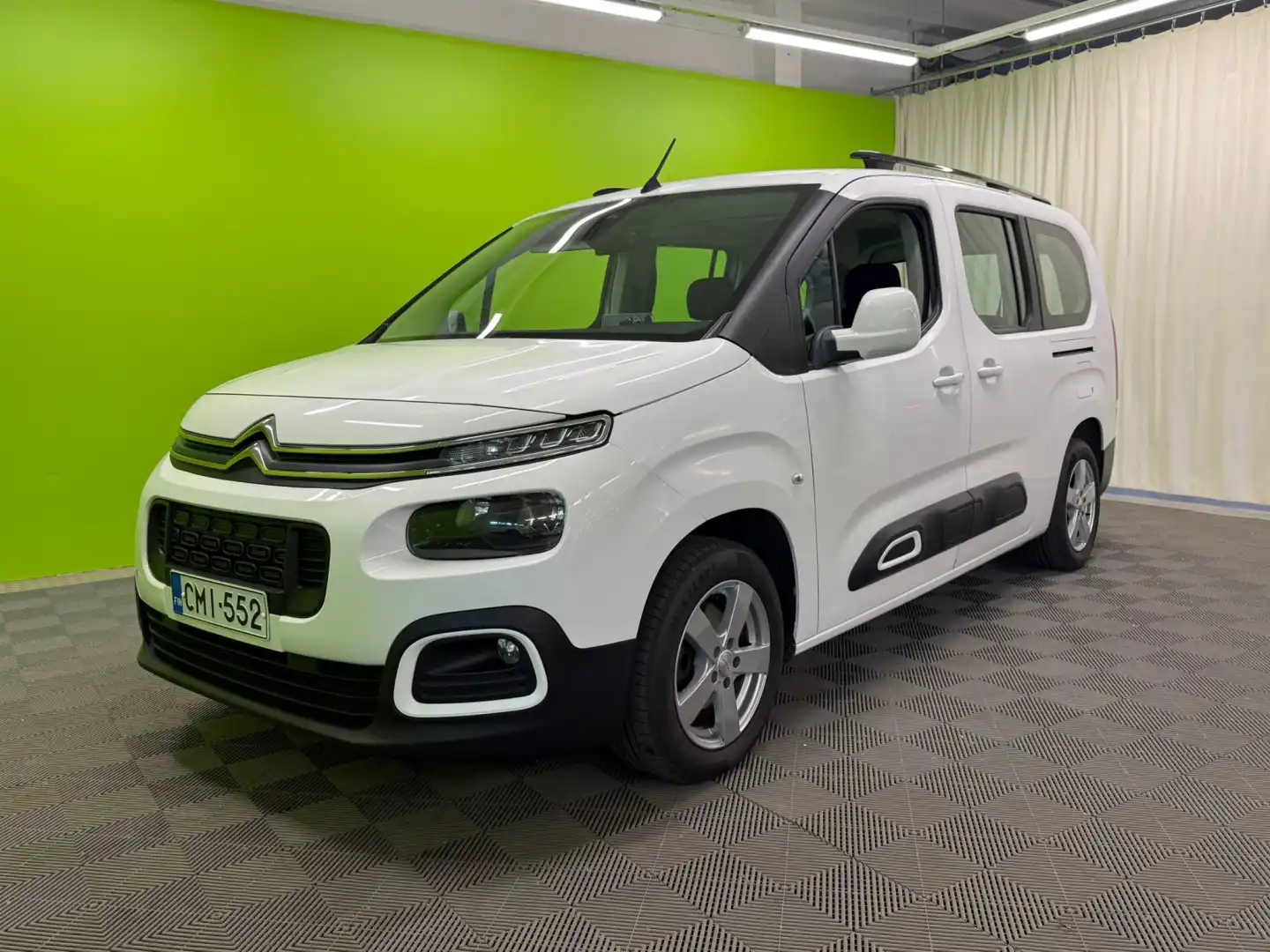 car-image