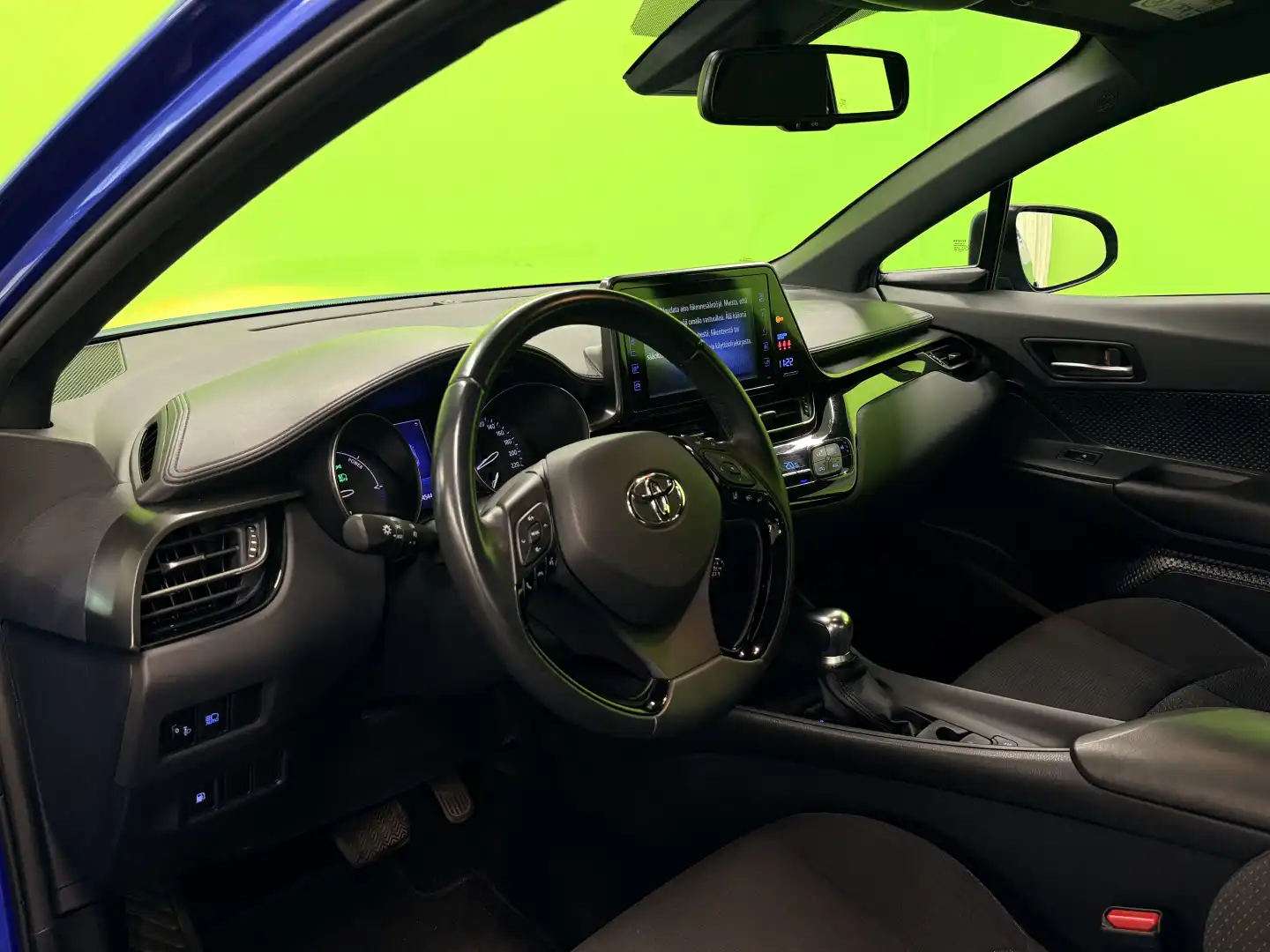 car-image