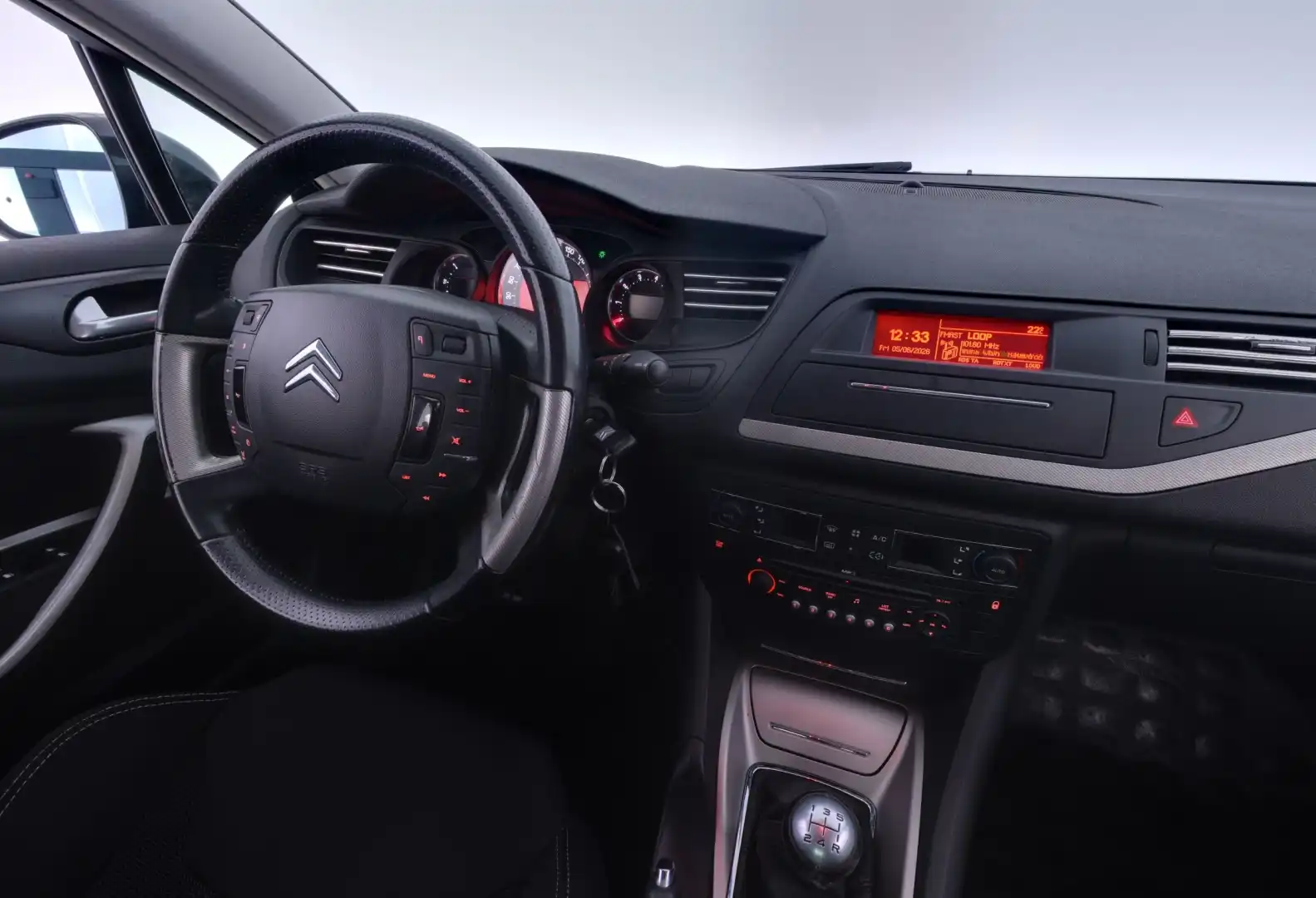 car-image