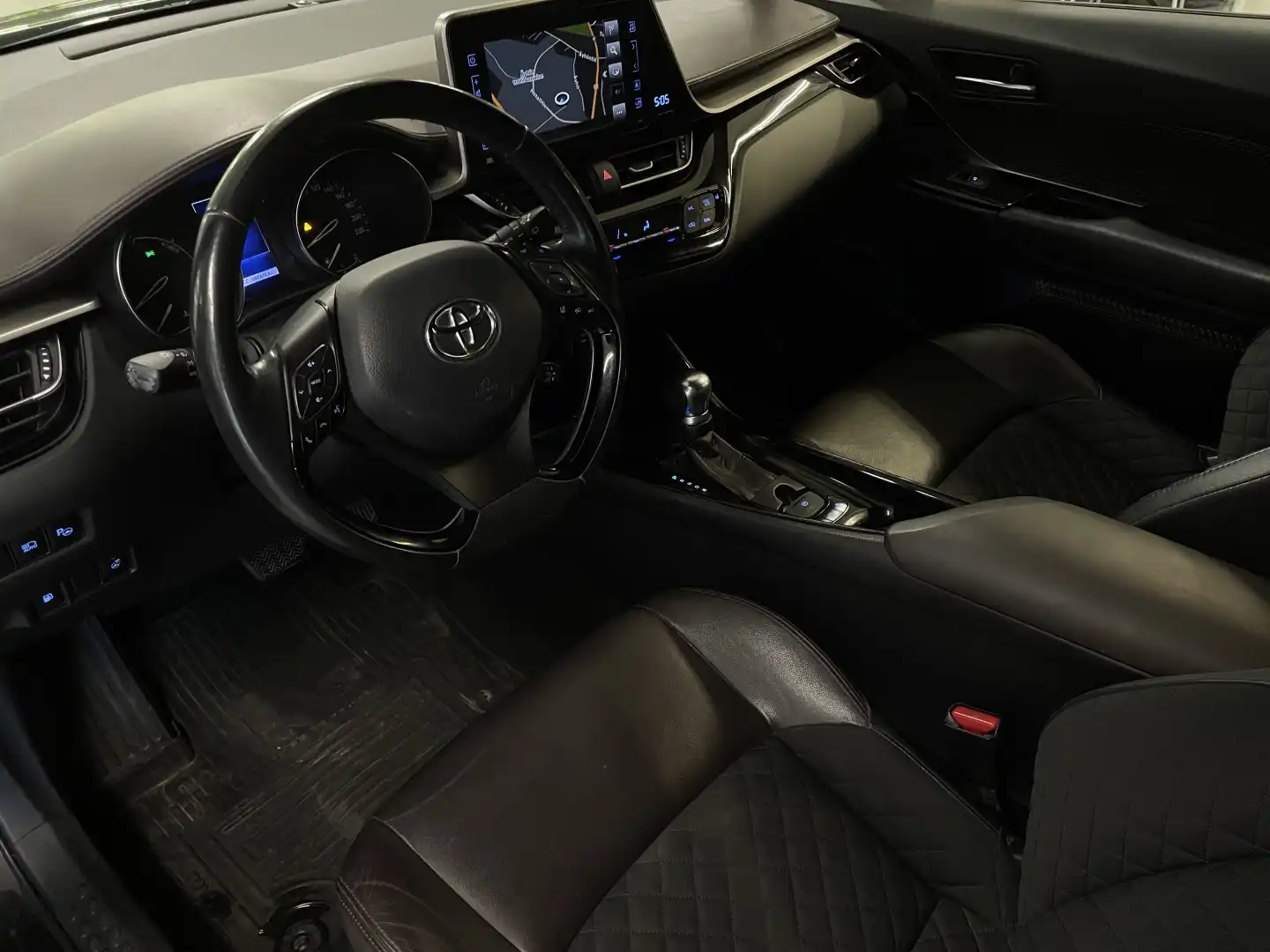 car-image