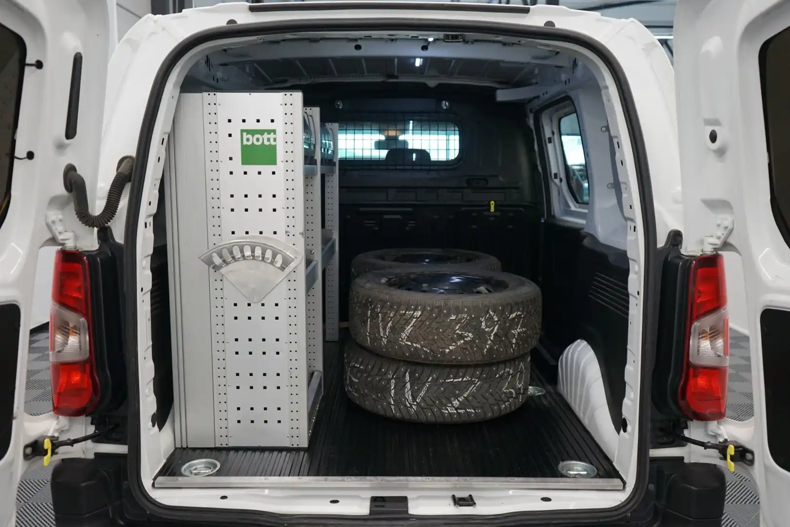 car-image