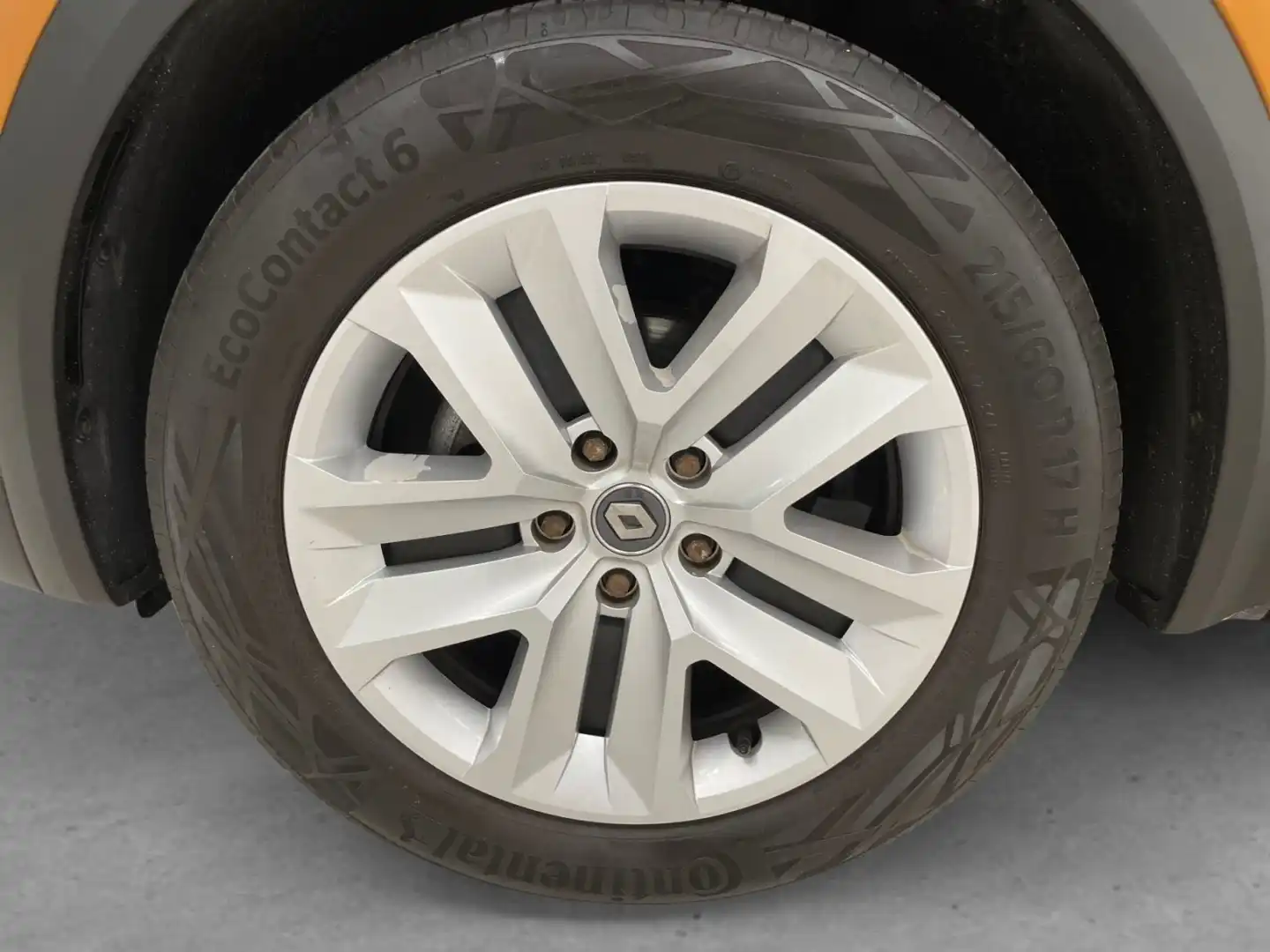 car-image