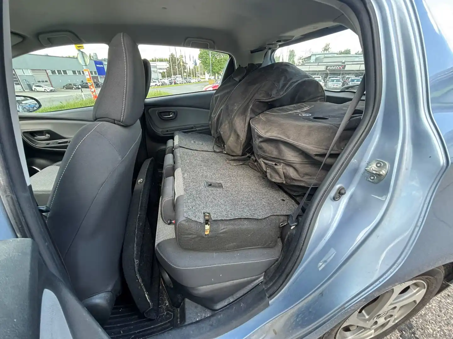 car-image