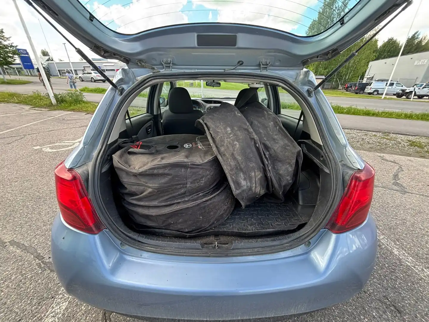 car-image