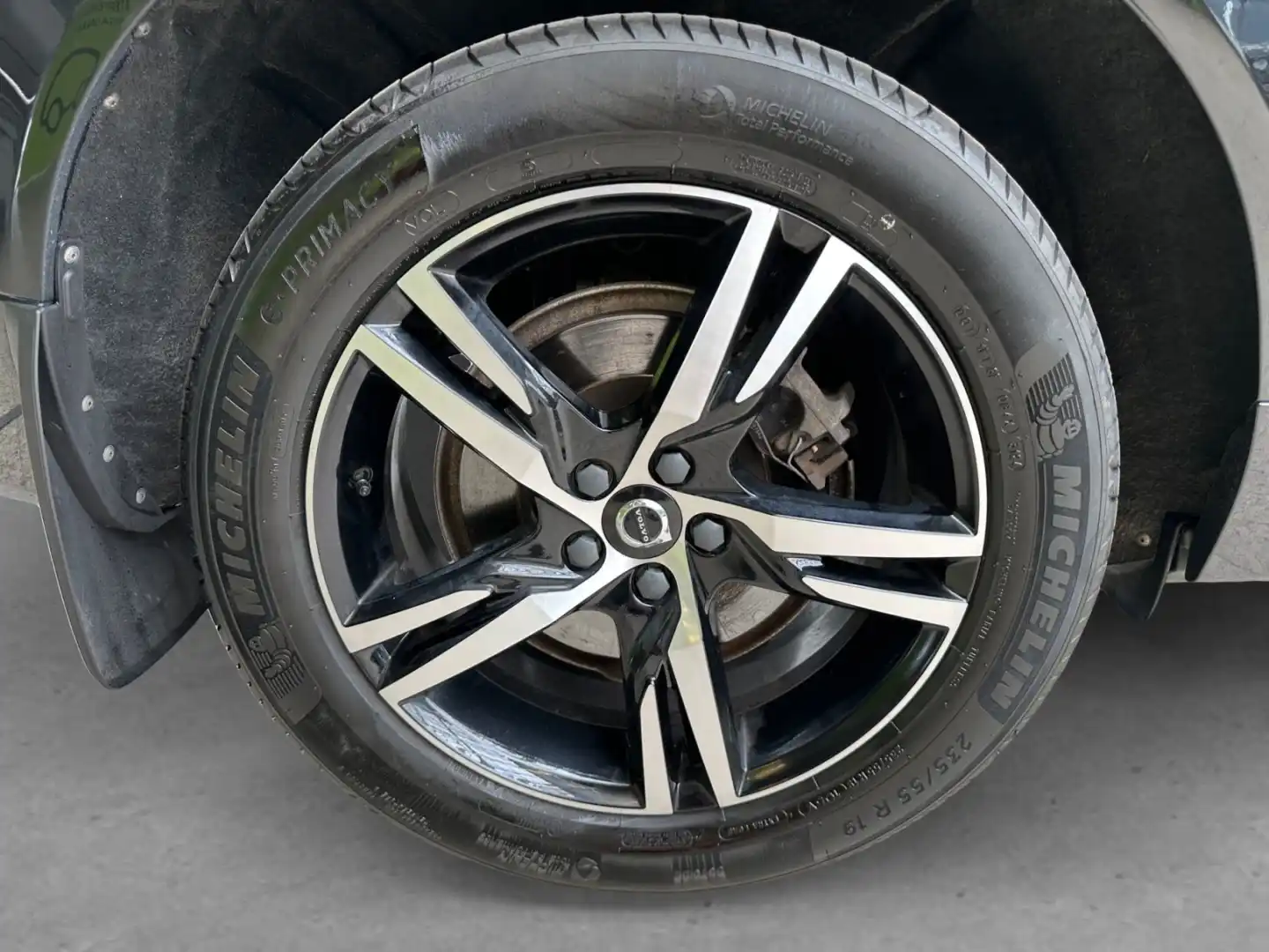 car-image
