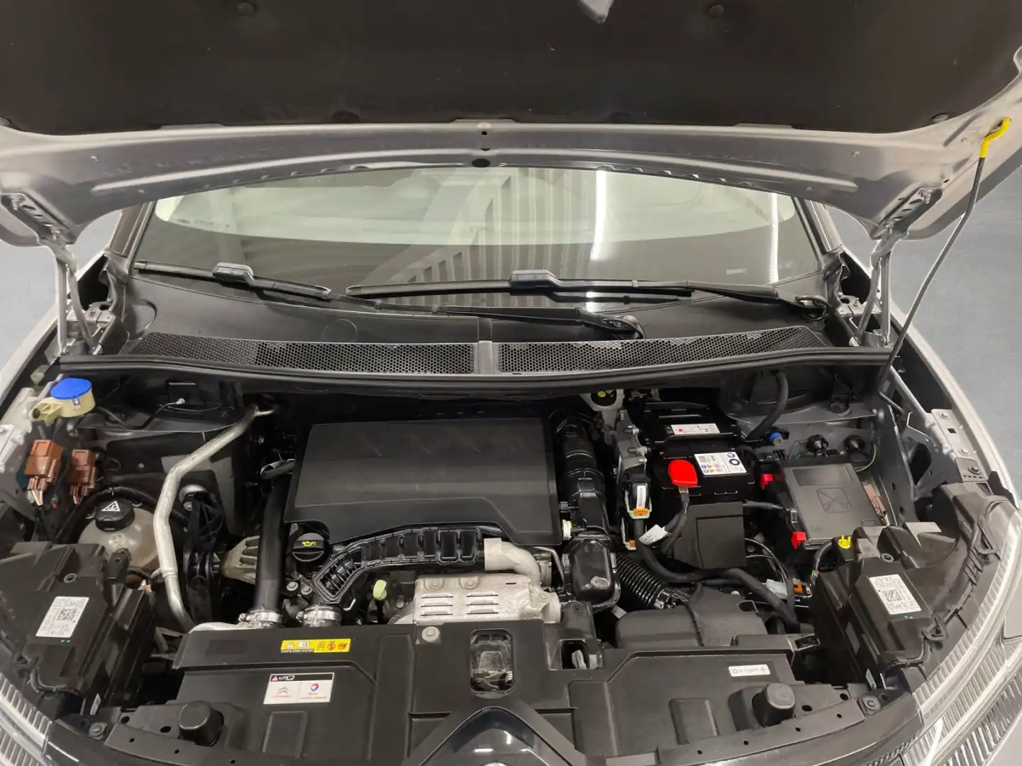 car-image