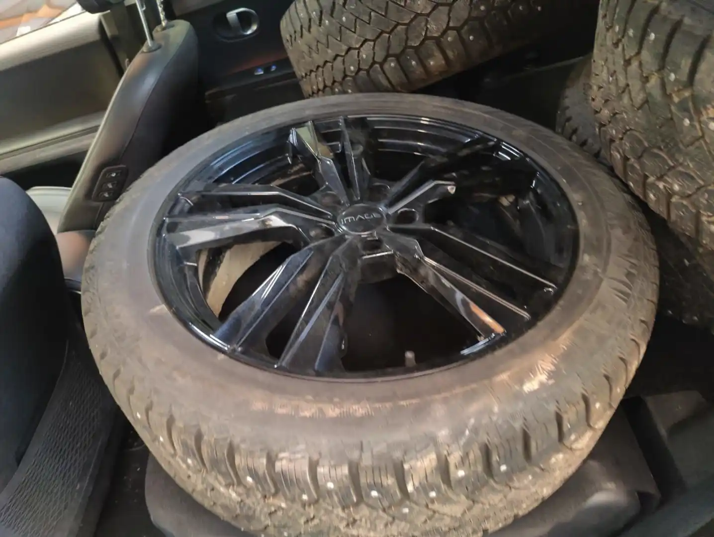 car-image